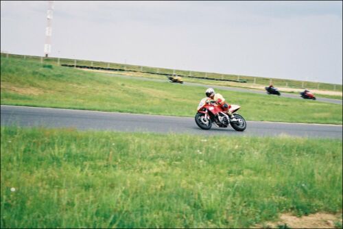 Roman mit Honda Hawk